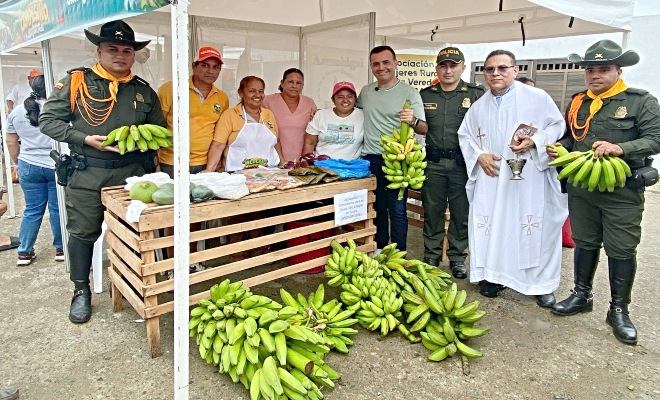 Garantizan la seguridad y el orden durante jornada comercial en honor al ‘Día del Campesino’.