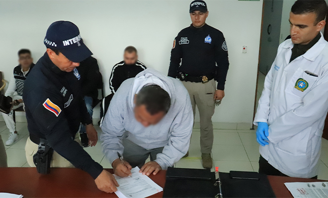 Entre los extraditados se encuentran hombres cercanos a alias “Chiquito Malo” y un exfutbolista colombiano. 