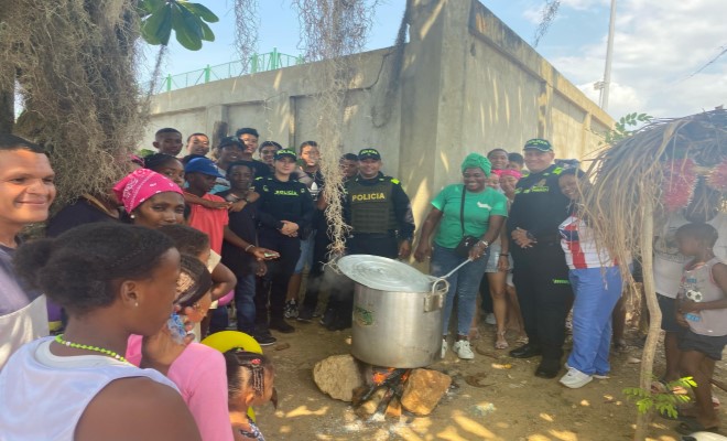 En el municipio de San Onofre el grupo de prevención y educación ciudadana realizo olla comunitaria para la comunidad mas vulnerable.
