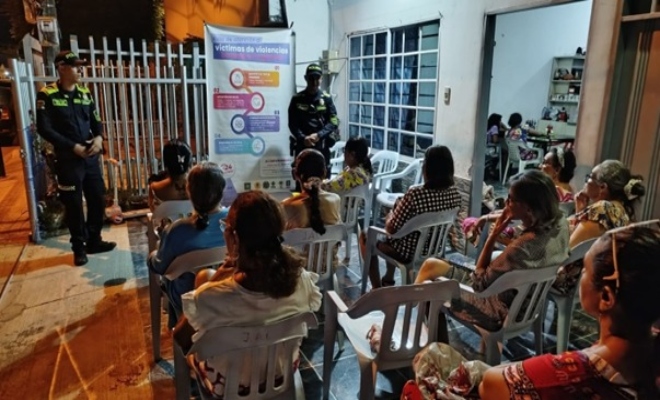 Con un mensaje de protección y empoderamiento.