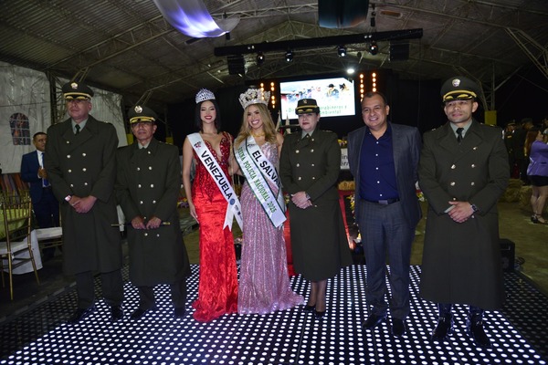 Miss Linda Sibri&aacute;n del Salvador, Elegida Reina Representante De La Polic&iacute;a Nacional