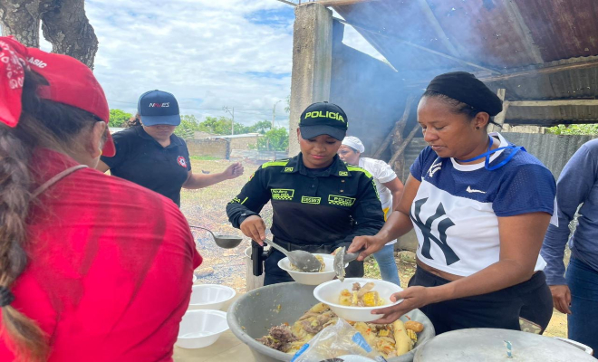 El verdadero pregón llegó con el olor del sancocho comunitario. Desde la madrugada, una olla descomunal hervía sobre el fogón. 