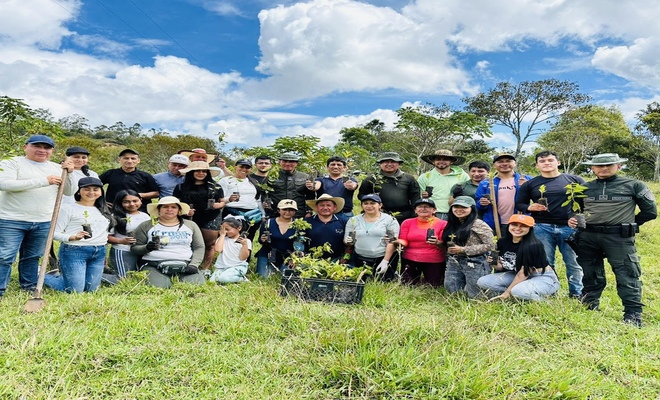 Autoridades participan en jornada ambiental