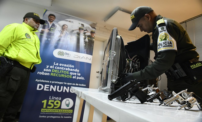 Polfa incauta armas camufladas dentro de un televisor 
