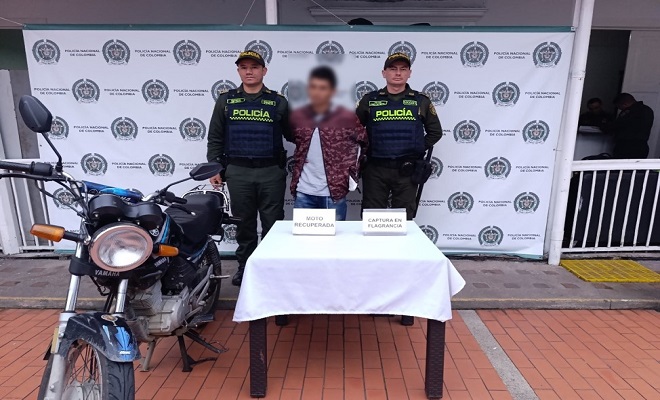 Policía Nacional y comunidad evitan hurto a una motocicleta.