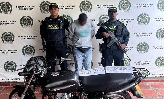 Policía captura a un hombre con motocicleta hurtada