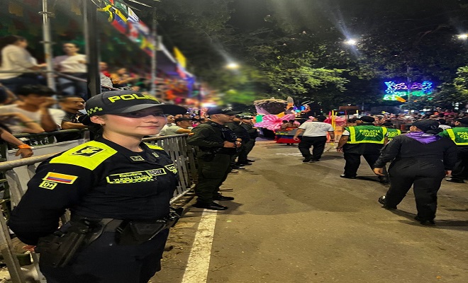 Policía Nacional, a través de controles focalizados, garantizó la seguridad y la convivencia a los asistentes del desfile nocturno