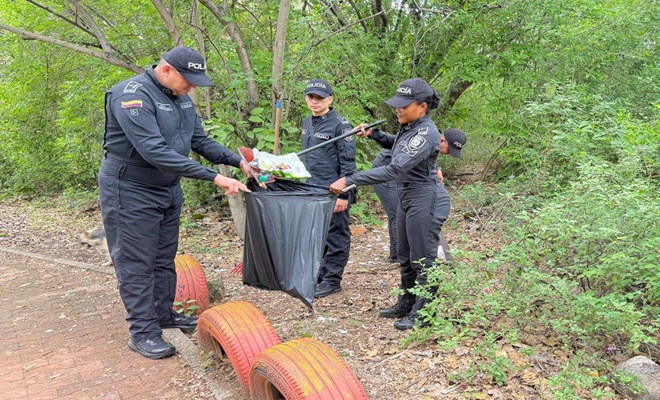Policía Metropolitana de Neiva fortalece lazos con la comunidad a través de jornada ambiental en la laguna El Curíbano