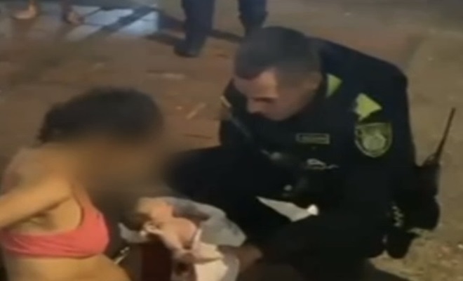 Valientes policías atendieron un inesperado parto en pleno parque del centro de Medellín