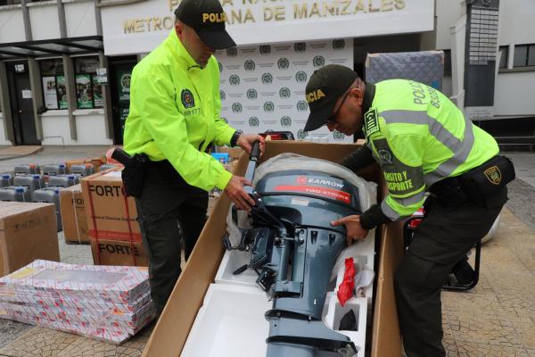 Policía recupera camión y millonaria mercancía robada en vías del departamento de Antioquia