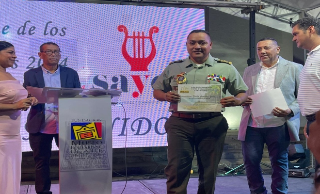 Reconocimiento al Subintendente Emilio Gutiérrez Yance en la Noche de los Mejores 2024