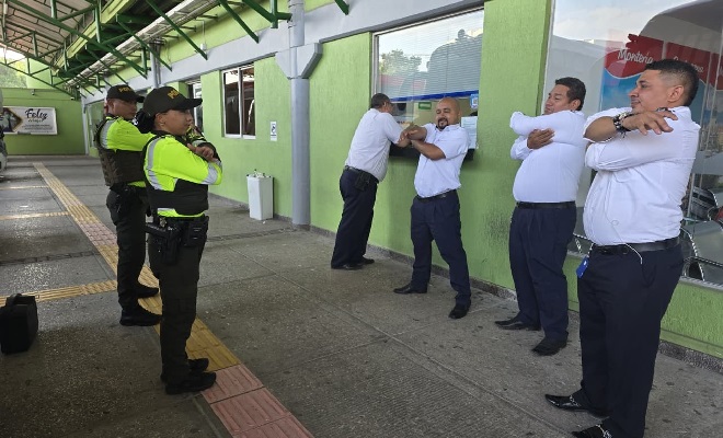 policía con comunidad