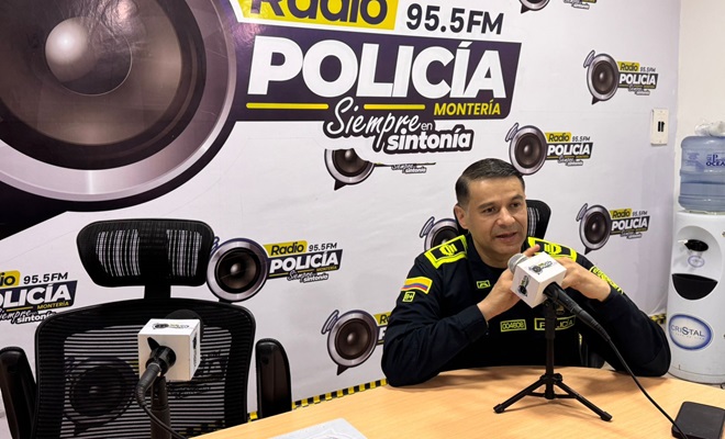 Un Polic&iacute;a en programa en la emisora de la Polic&iacute;a Nacional