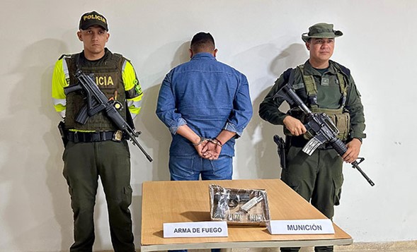 Sujeto fue capturado por la Policía de tránsito, cuando transportaba un arma de fuego sin permiso