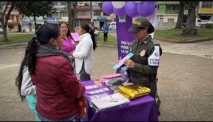 Policía Nacional refuerza compromiso con las mujeres de Catambuco a través de la Estrategia 
