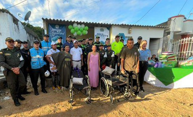 Uniformados de el Departamento de Policía Guajira y la Unidad de Diálogo y Mantenimiento del Orden - UNDMO fortalecen los lazos con las comunidades, demostrando que el servicio va más allá de la seguridad.