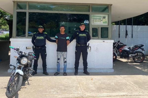 Una persona capturada por el delito de falsedad marcaria y motocicleta incautada