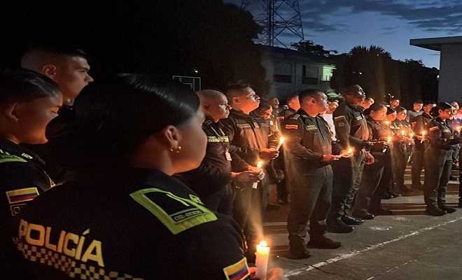 Policía Nacional realiza emotiva velatón por compañeros secuestrados en Arauca