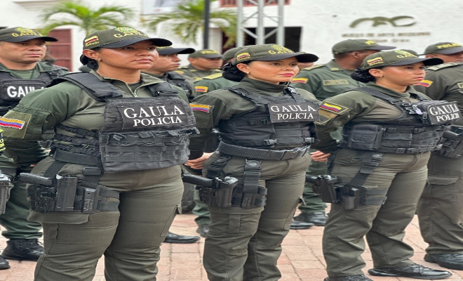 Con más de 3.500 uniformados entre hombres y mujeres de la Policía, se garantizará la seguridad para residentes y turistas en terminales, hoteles, iglesias, playas, sitios turísticos, centros comerciales y barrios de la Ciudad. Además, un apoyo adicional con 200 uniformados en lugares turísticos.