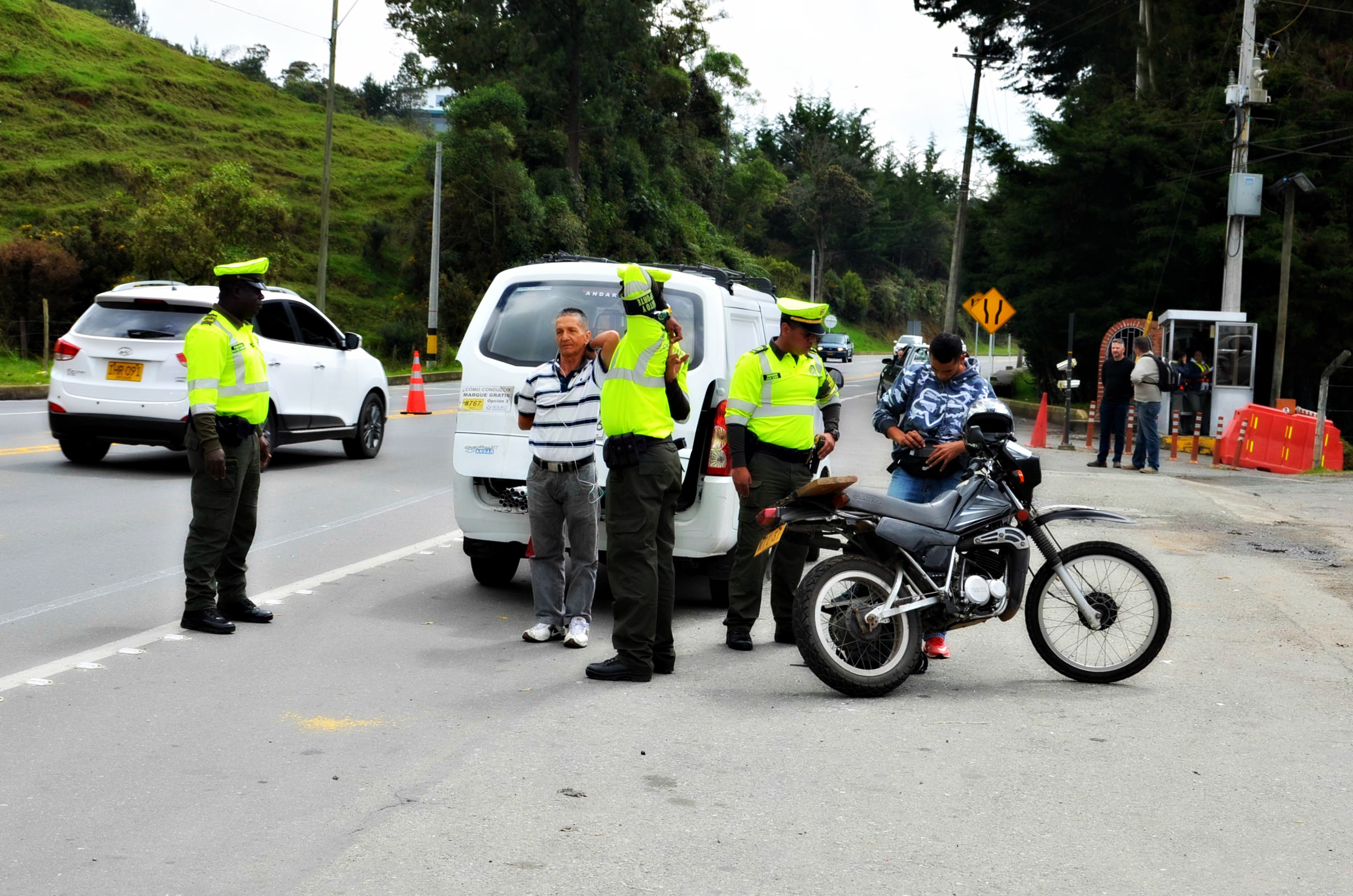 Antioquia-Puente festivo -Implementamos fuertes controles y presencia en las carreteras