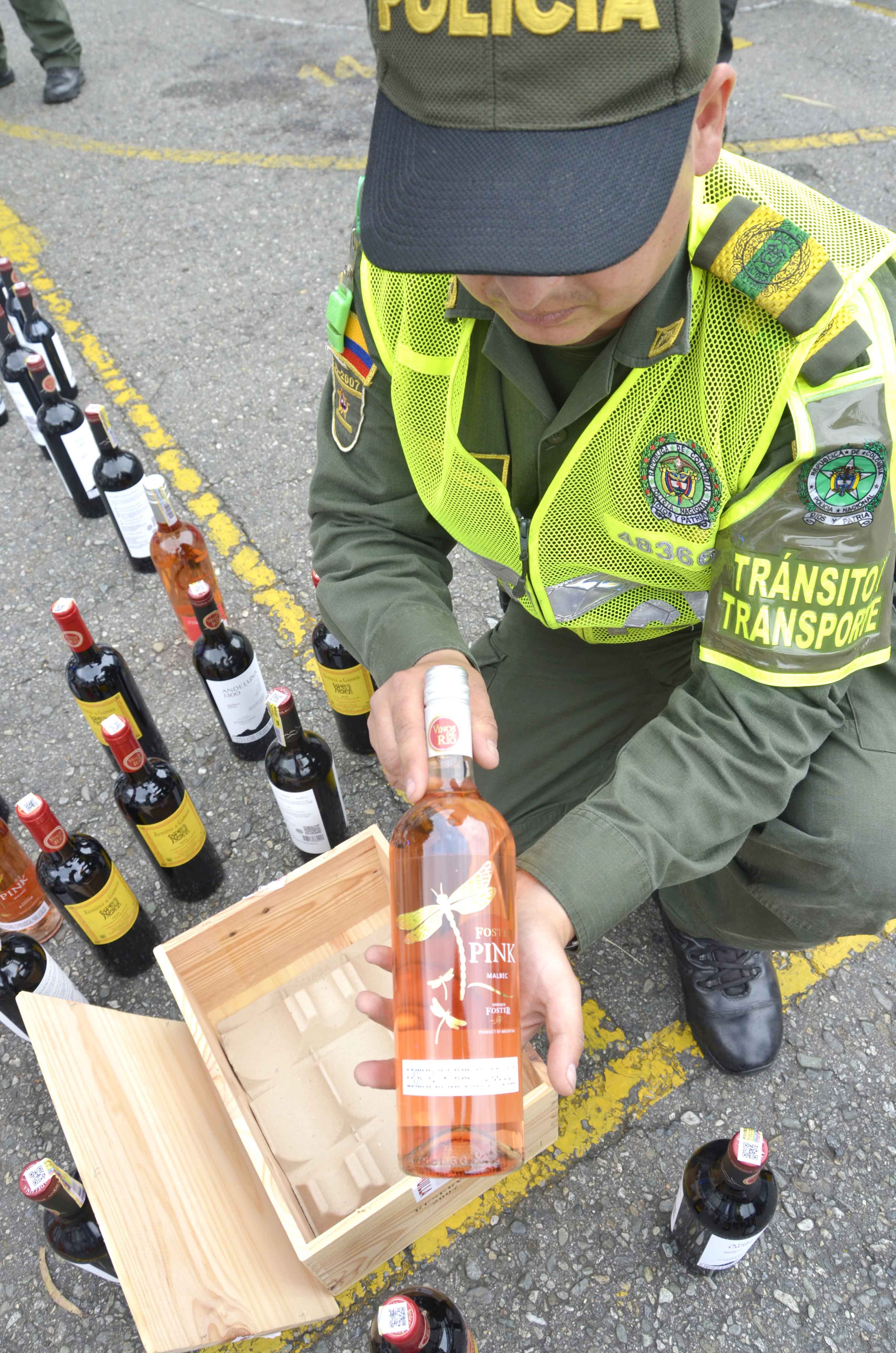 Policía-de-antioquia-incauta-780-botellas-de-vino-2
