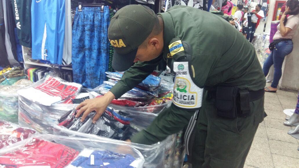 Contrabando afecta economía de los comerciantes legalmente establecidos