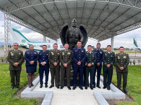 Abastecimiento t&eacute;cnicos aviaci&oacute;n 
