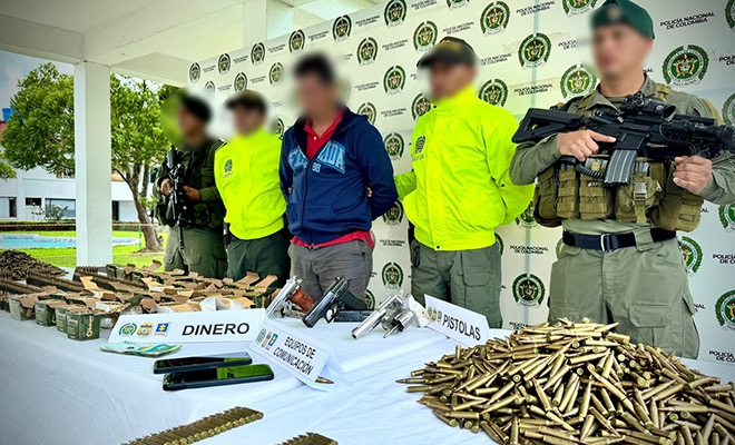 La Policía Nacional incautó en Popayán un vehículo con abundante material de guerra