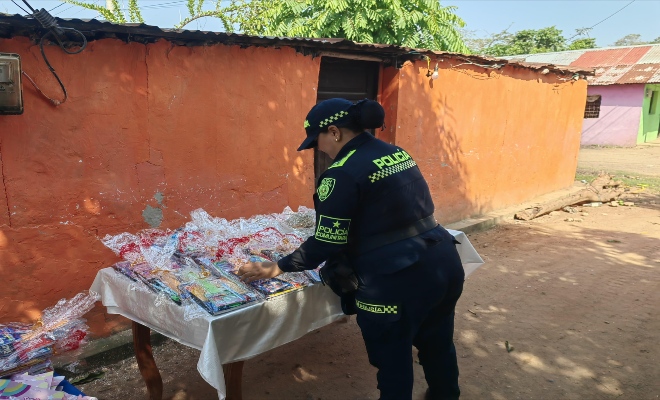 Polic&iacute;a realizando actividad de gesti&oacute;n comunitaria