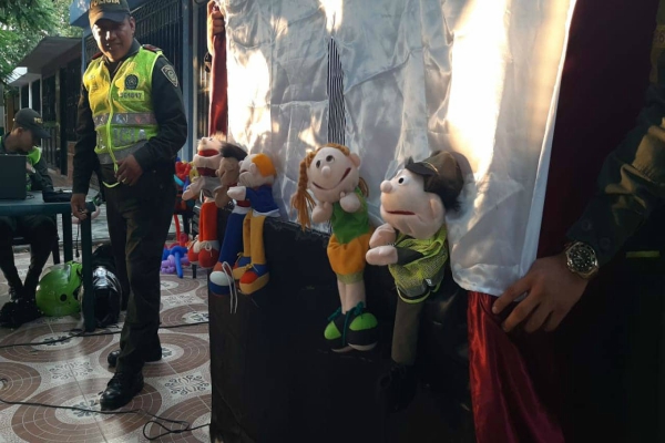 Actividad comunitaria títeres para educar 