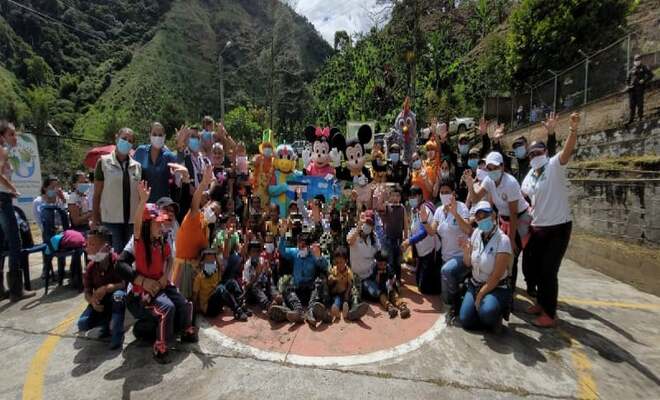 Llegamos hasta la vereda San Fernando de Chaparral para compartir con la comunidad actividades lúdicas y recreativas 