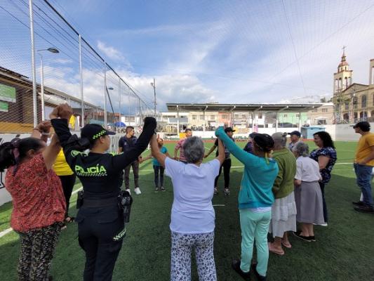Actividades policiales para fortalecer los vínculos con los adultos mayores