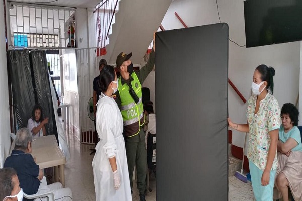 Colchonetas donadas a hogar geriátrico 