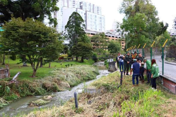 Rivera de la quebrada Minitas, verificación de siembra de árboles