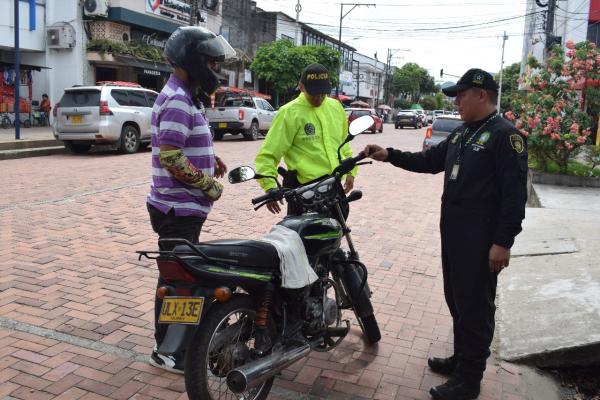 La Policía Nacional realiza campañas para evitar que las personas compren automotores hurtados