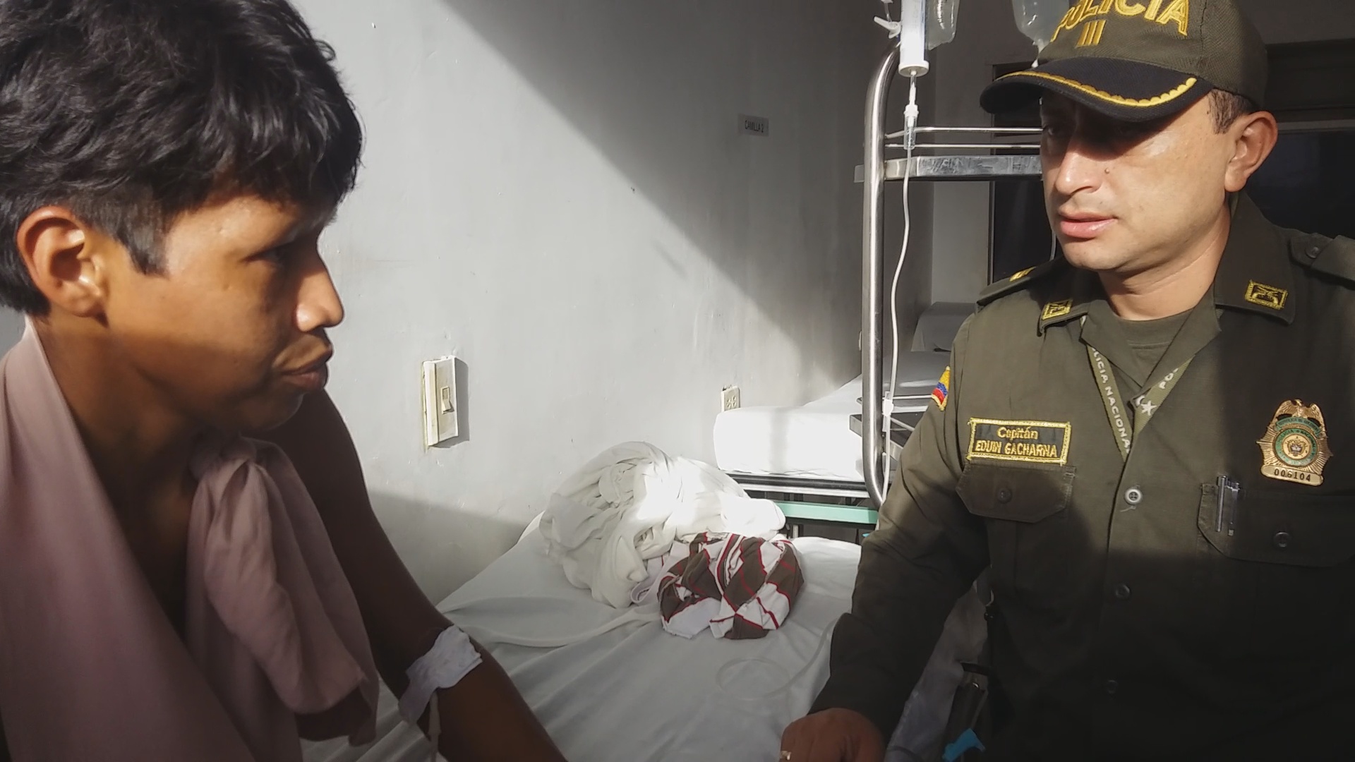 La selva inundada y la cerrada vegetación impedían llegar hasta donde el joven esperaba por ayuda