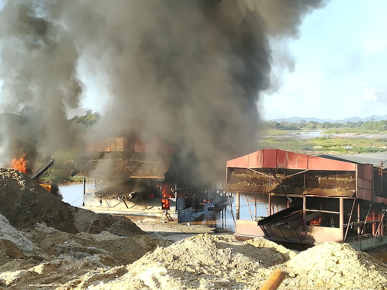 Duro-golpe-a-la-minería-ilegal-en-los-municipios- del-Bagre-y-Segovia-en-el-departamento-de-antioquia-2