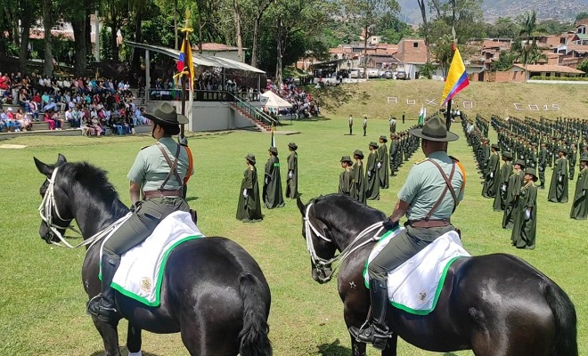 272 jóvenes juraron bandera como nuevos auxiliares de policía en Medellín y Antioquia