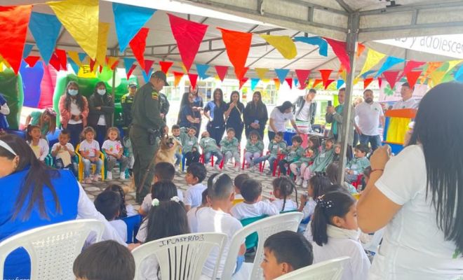 150 pequeños disfrutaron de un espectáculo artístico 