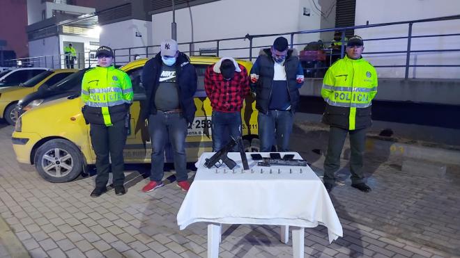 Capturados con arma automática