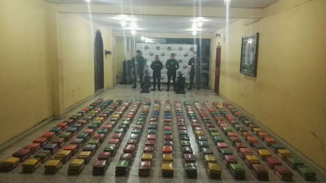 Buzos-de-la-Policía-Nacional-hallan-481-kilos-de-cocaína-durante-inspección-subacuática-en-el-puerto-de-Buenaventura