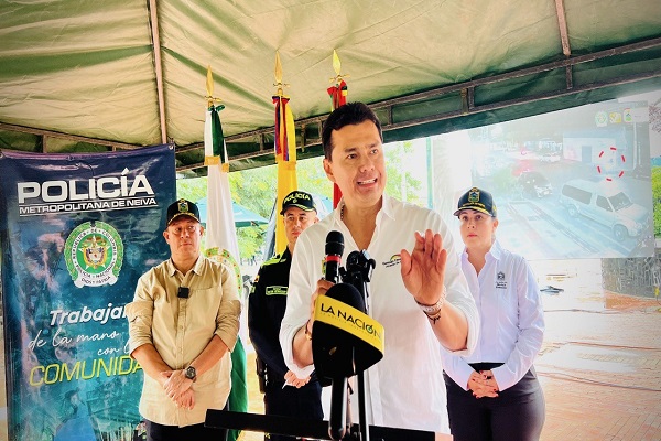 El alcalde de Neiva, Germán Casagua Bonilla, participa en rueda de prensa sobre la desarticulación de “Los Rompevidrios”