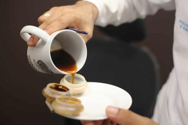 El Subintendente Guarnizo nació en medio de cafetales al sur del departamento, creció en medio de granos de café. 