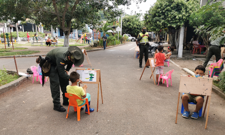 "Cuento y pintura a la cuadra", una estrategia en protección de los niños de Santander 