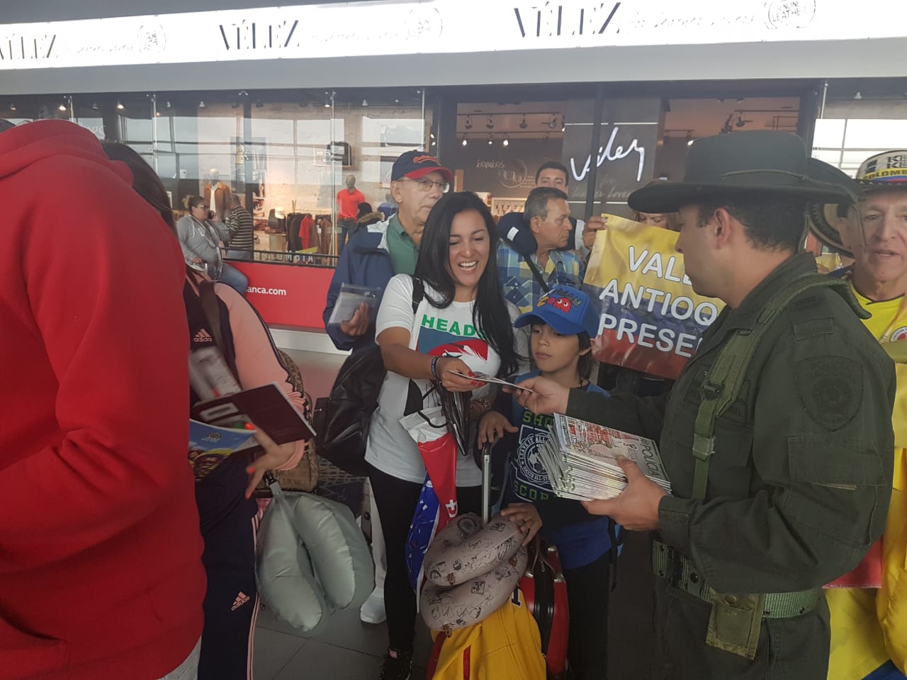 Gran-campaña-mundialista-se-desarrolla-en-el-Aeropuerto-el-Dorado 