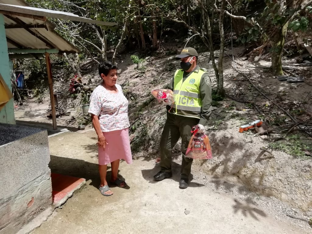 Beneficiamos a más de 300 familias de Rionegro en Santander.