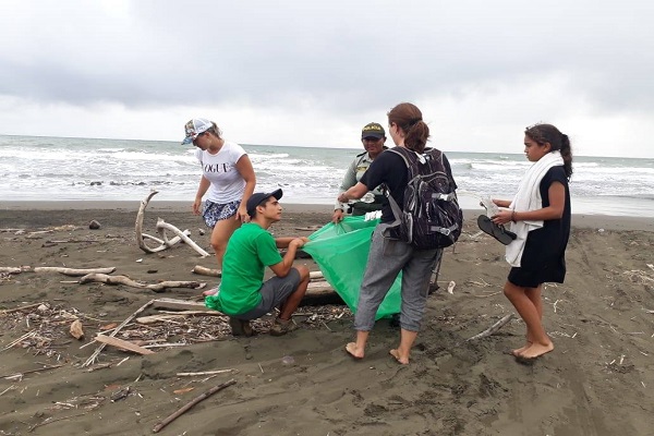 En-las-playas-del-Valle-Chocó-lideramos-campaña-de-conservación-de-espacios-limpios