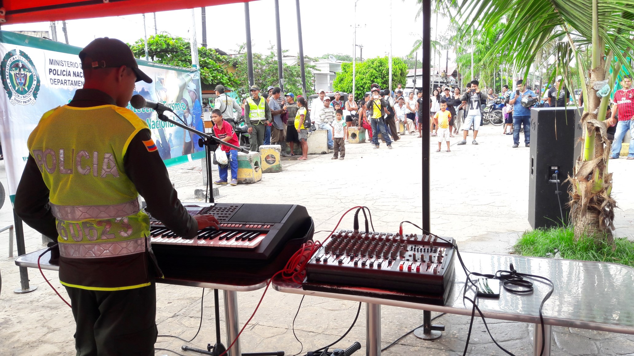 Con representaciones sociales y eventos artísticos se orienta a viajeros en medidas de seguridad