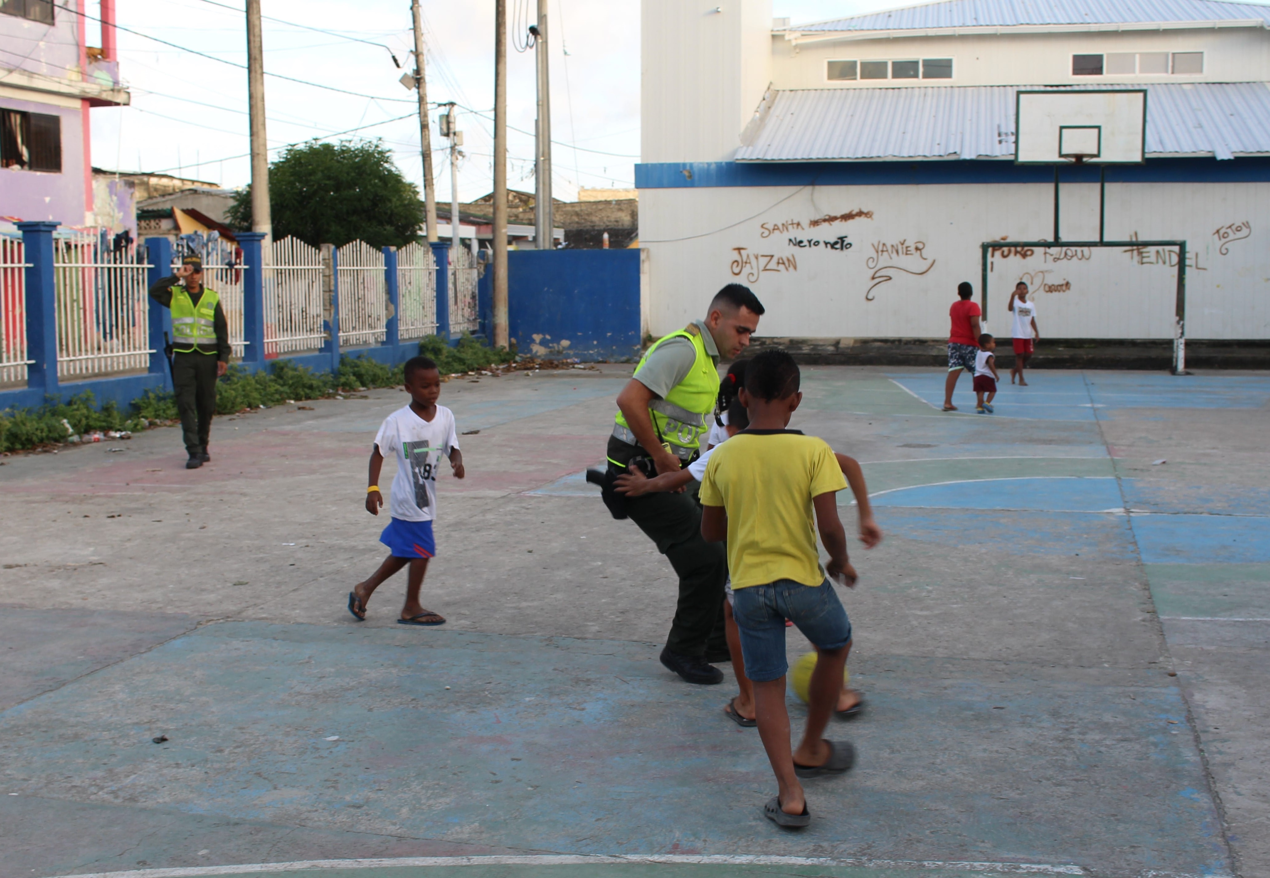 Campeonatos relámpago con los niños de los barrios