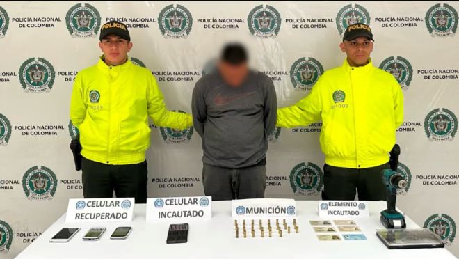 Durante un operativo en el barrio San Francisco de Jongovito, se logró la incautación de celulares, documentos y municiones